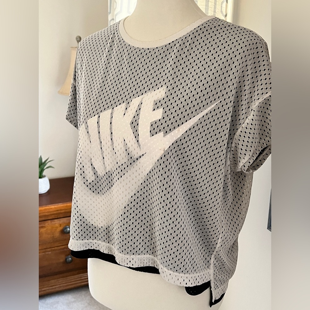 Nike workout/everyday top. Mesh overlay